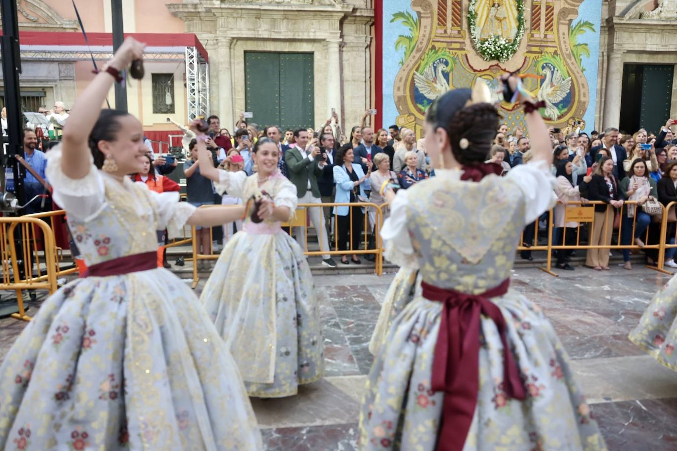 Dansà infantil a la Virgen de los Desamparados