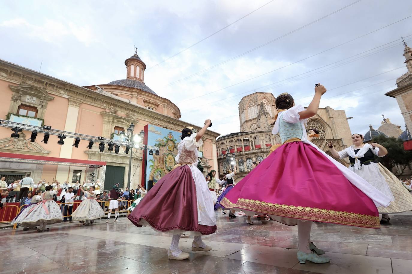 Dansà infantil a la Virgen de los Desamparados