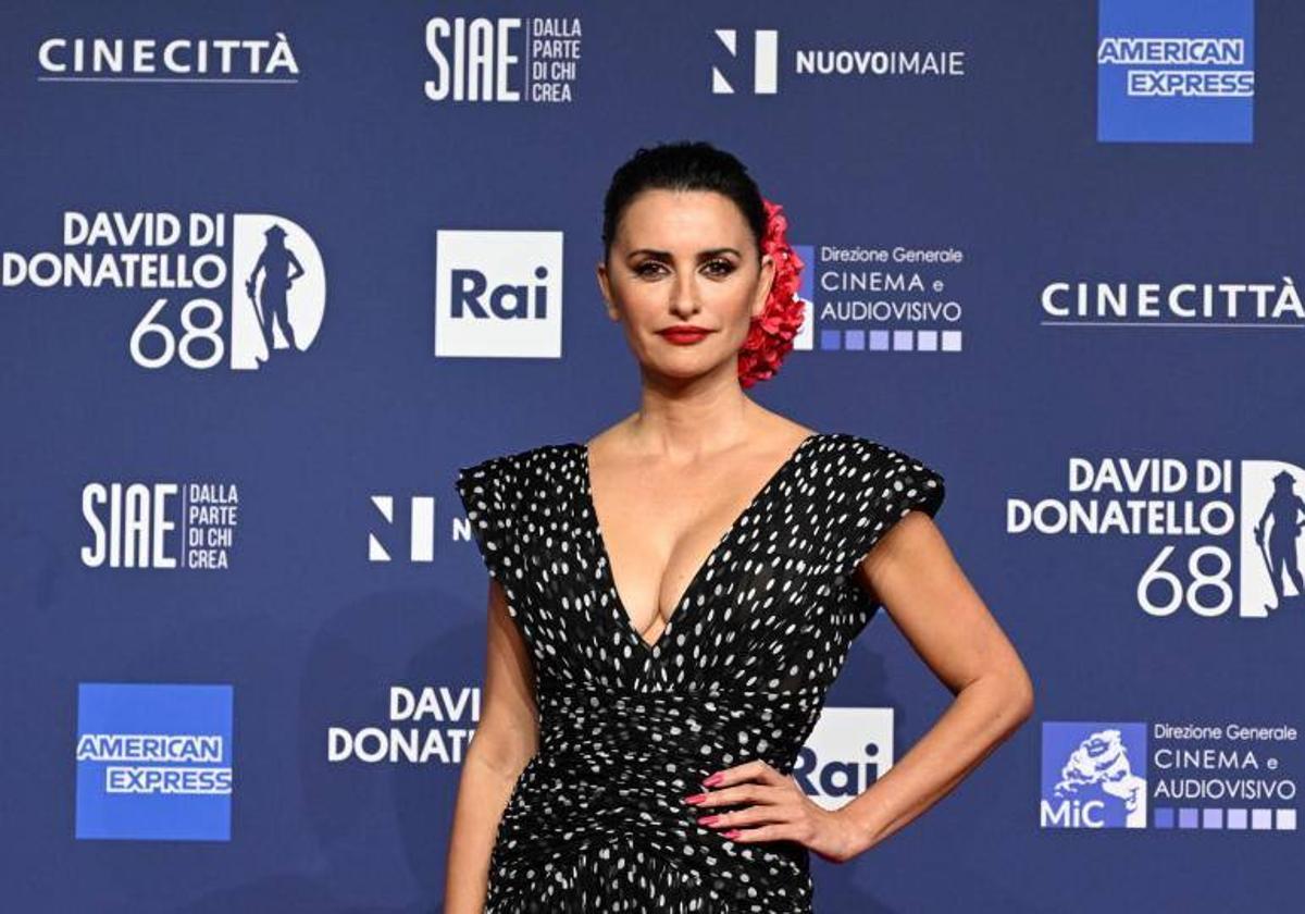 Penélope Cruz brilla en los Donatello Awards 2023 con un look flamenco