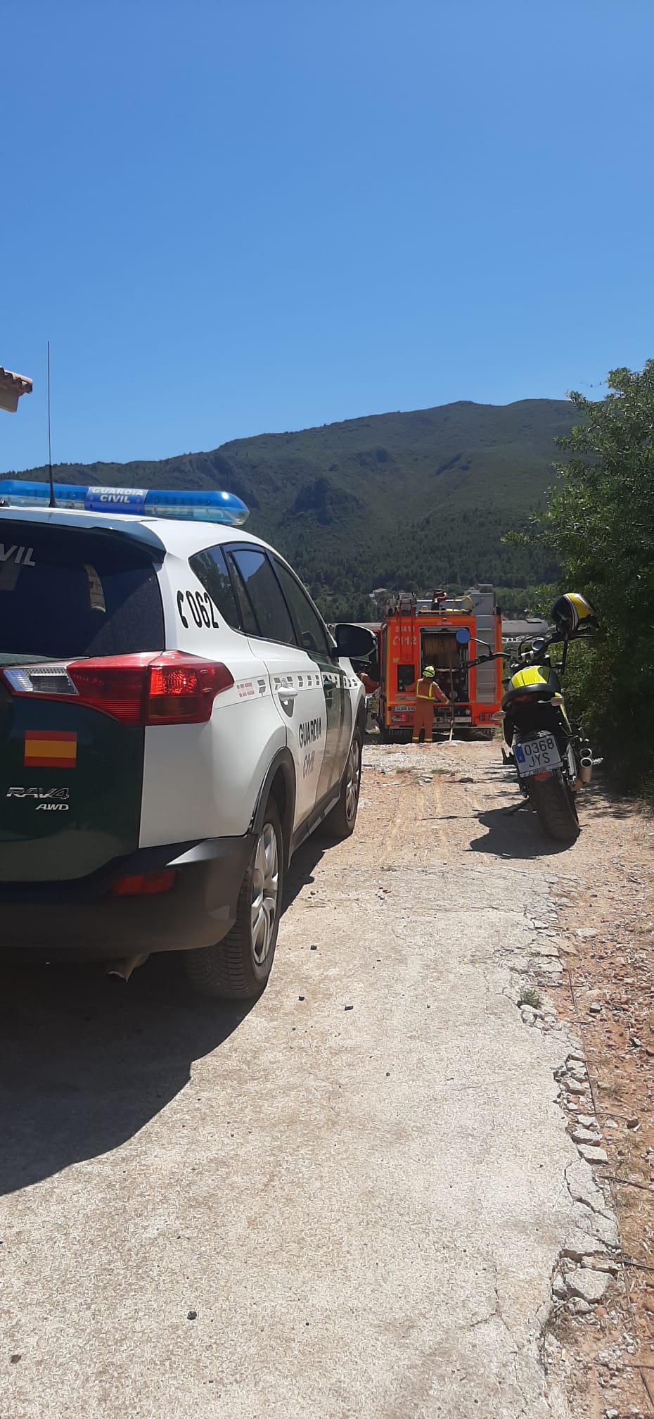 Imagen secundaria 2 - Una brigada forestal vigila los 35 kilómetros de monte de Villalonga para evitar incendios