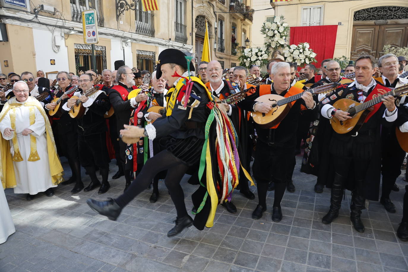 Las mejores imágenes de la procesión extraordinaria por el centenario de la Coronación de la Virgen de los Desamparados