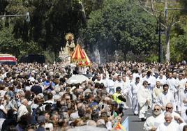 Salida de la imagen original de la Virgen de los Desamparados.