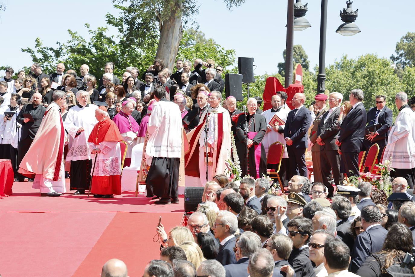 Las mejores imágenes de la procesión extraordinaria por el centenario de la Coronación de la Virgen de los Desamparados