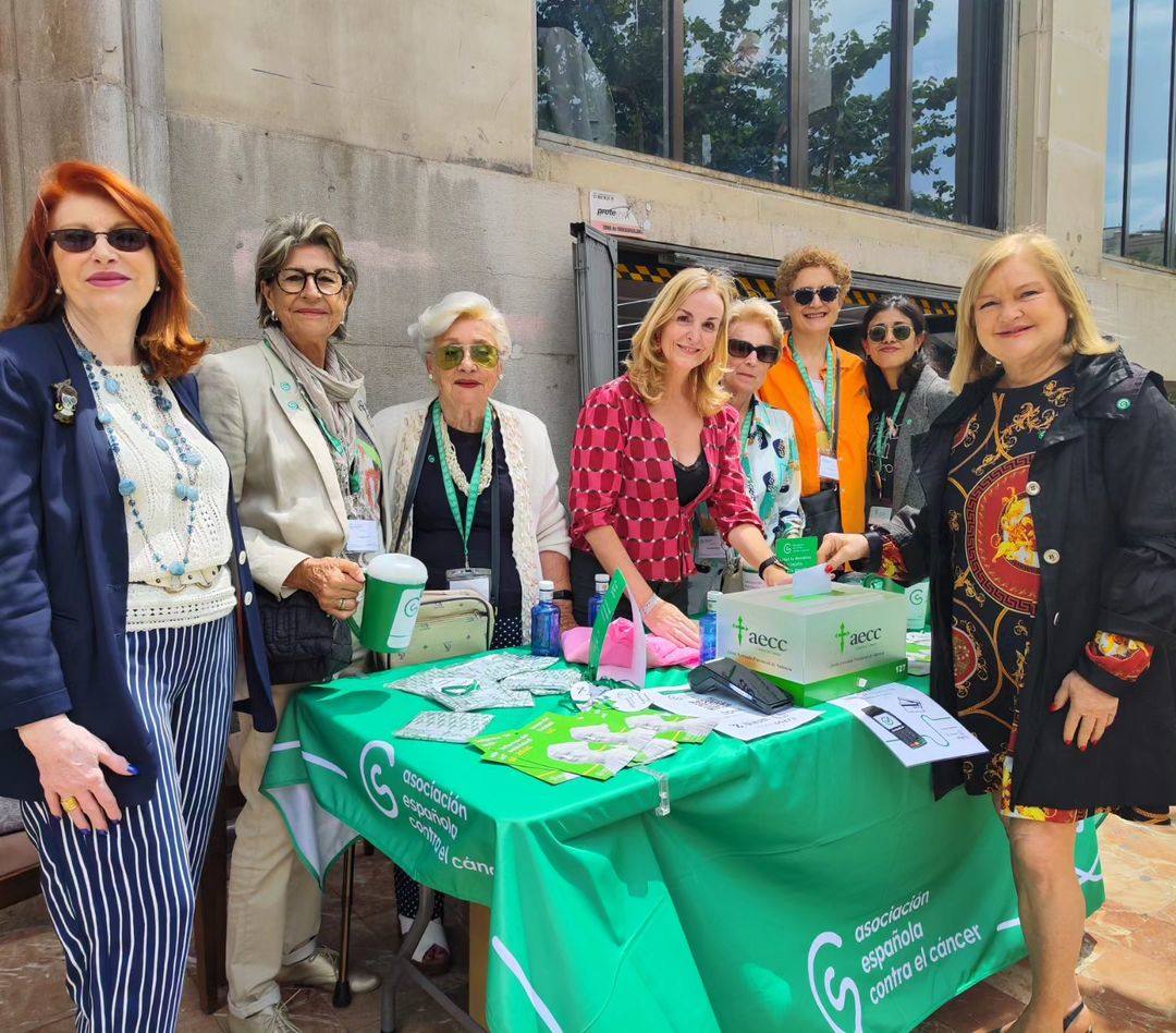 La sociedad valenciana se vuelca con las huchas contra el cáncer