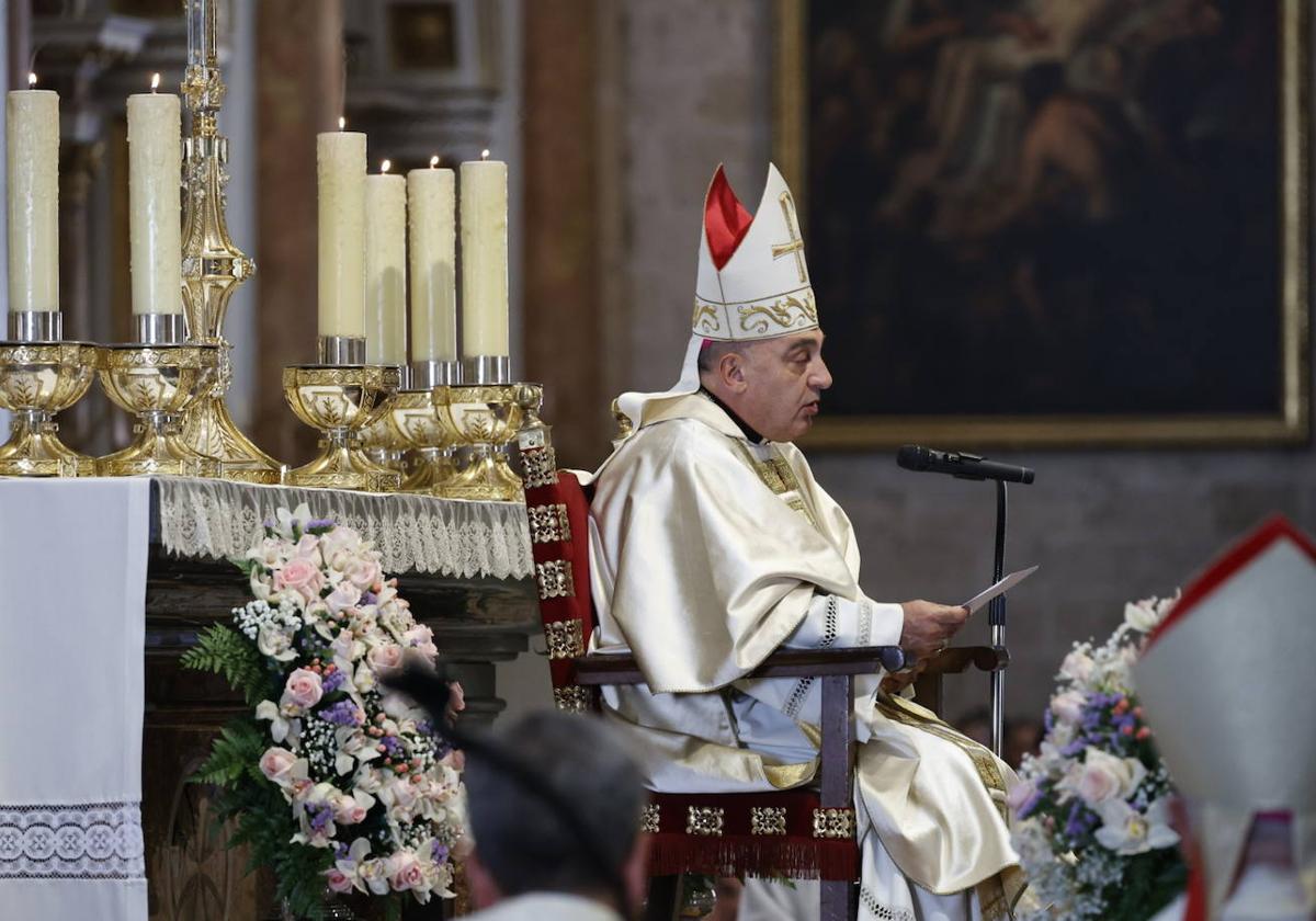 Enrique Benvant durante la misa solemne.