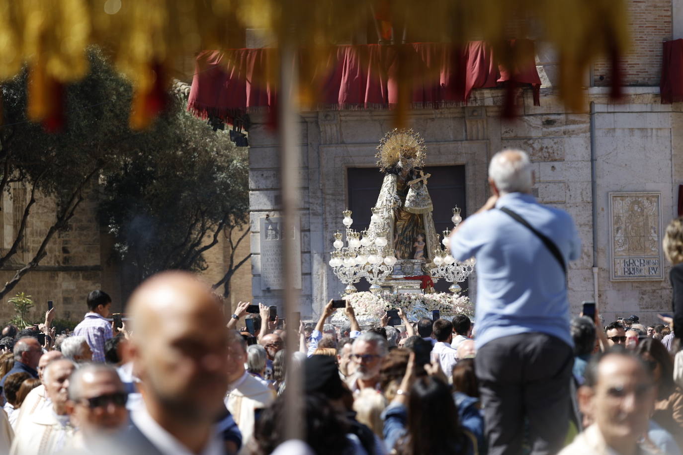 Las mejores imágenes de la procesión extraordinaria por el centenario de la Coronación de la Virgen de los Desamparados