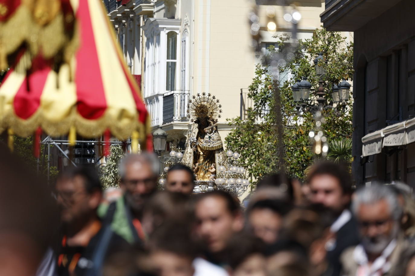 Las mejores imágenes de la procesión extraordinaria por el centenario de la Coronación de la Virgen de los Desamparados