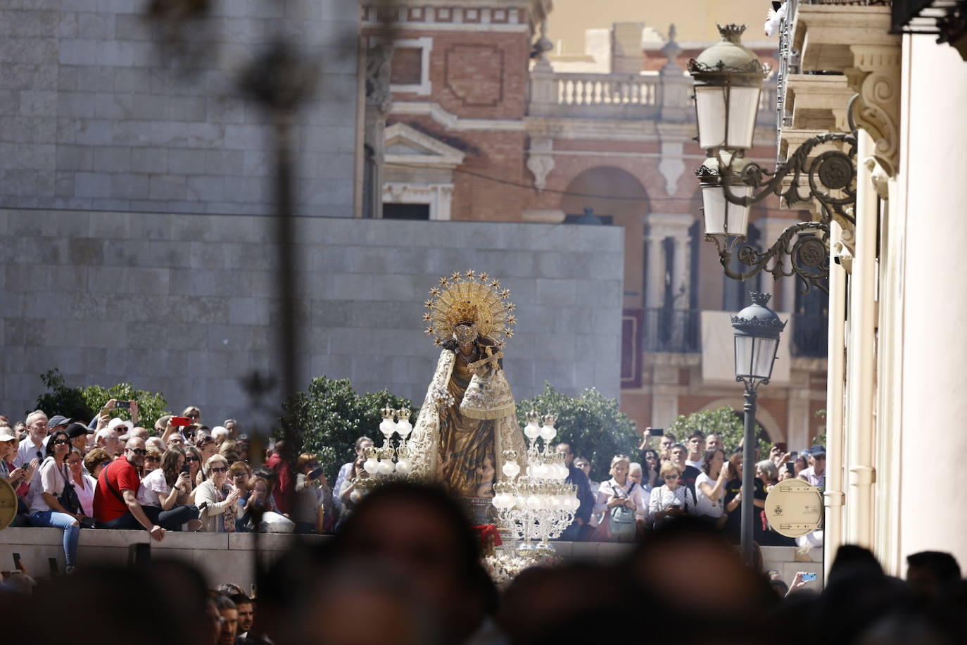 Las mejores imágenes de la procesión extraordinaria por el centenario de la Coronación de la Virgen de los Desamparados