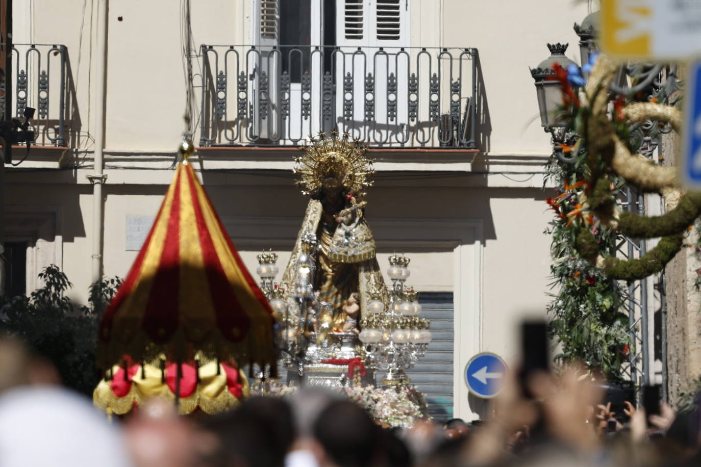 Las mejores imágenes de la procesión extraordinaria por el centenario de la Coronación de la Virgen de los Desamparados