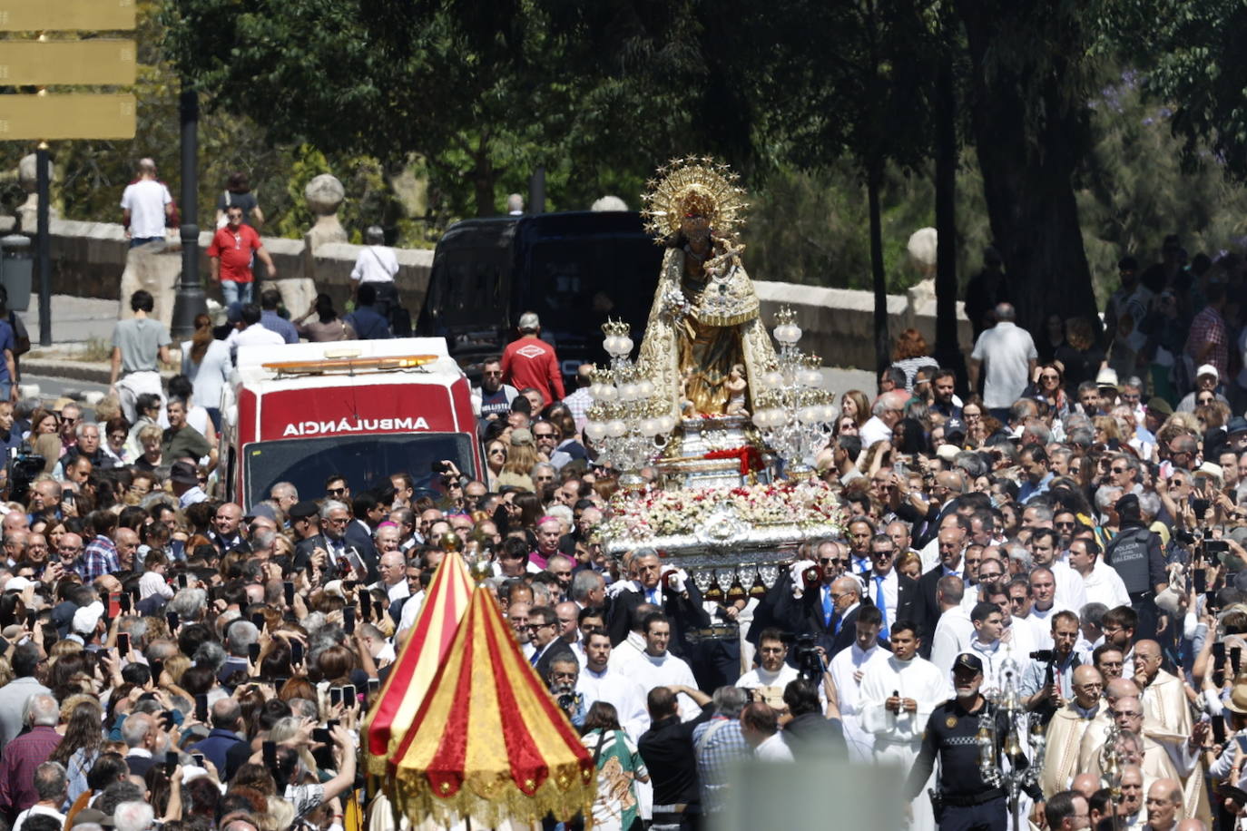 Las mejores imágenes de la procesión extraordinaria por el centenario de la Coronación de la Virgen de los Desamparados