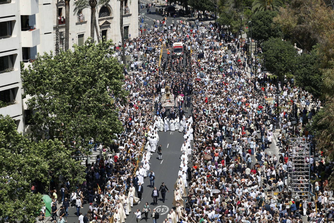 Las mejores imágenes de la procesión extraordinaria por el centenario de la Coronación de la Virgen de los Desamparados