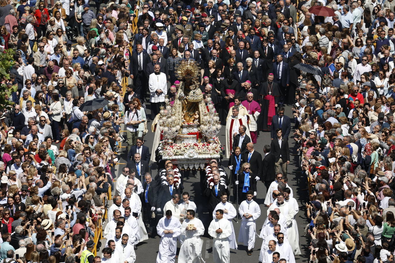 Las mejores imágenes de la procesión extraordinaria por el centenario de la Coronación de la Virgen de los Desamparados