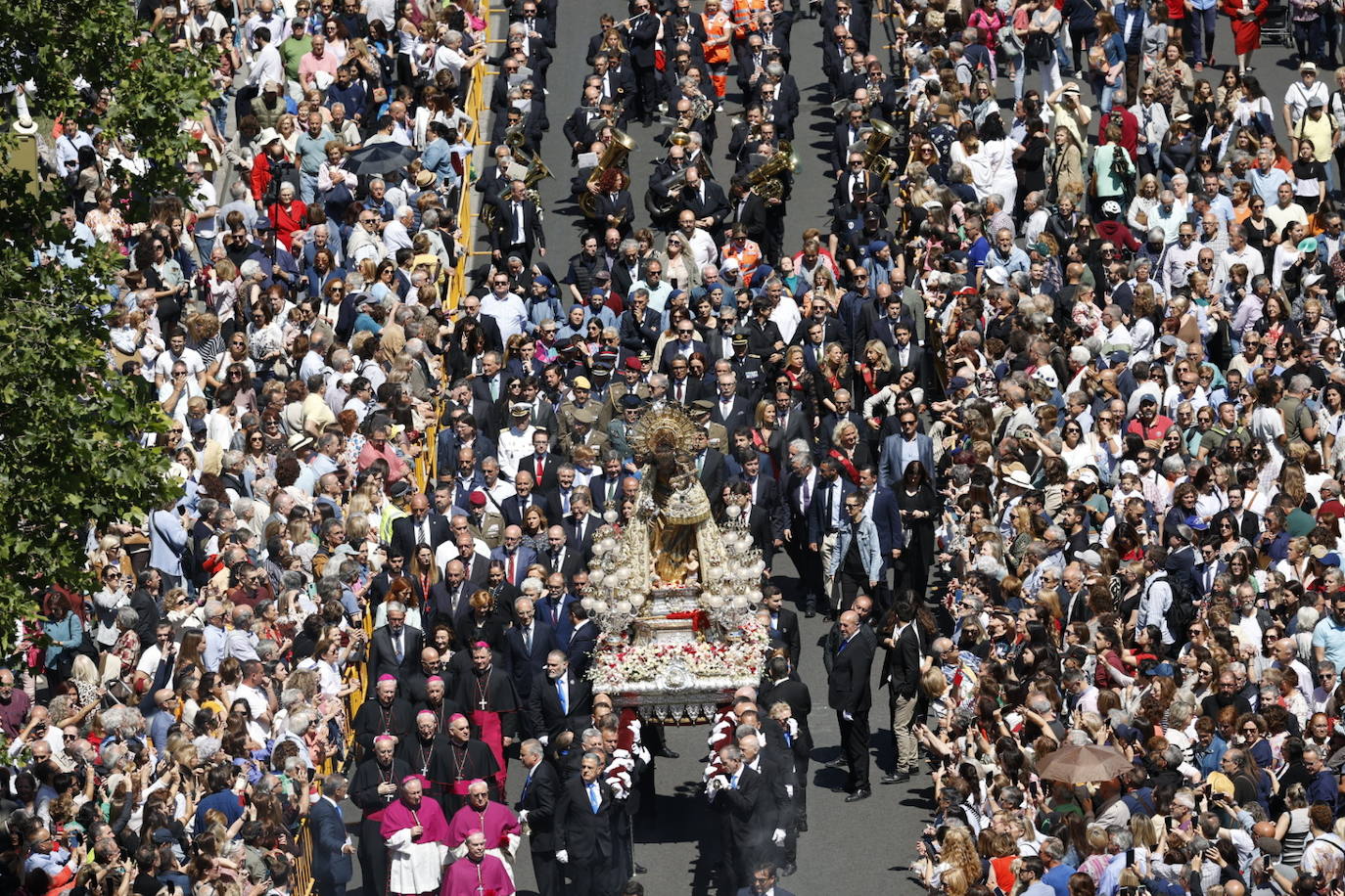 Las mejores imágenes de la procesión extraordinaria por el centenario de la Coronación de la Virgen de los Desamparados