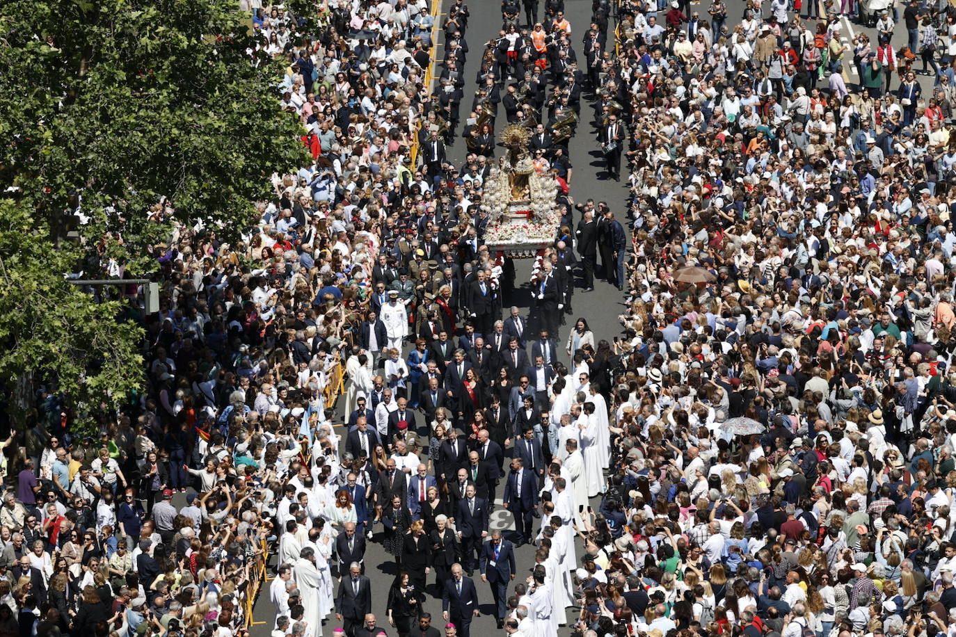 Las mejores imágenes de la procesión extraordinaria por el centenario de la Coronación de la Virgen de los Desamparados