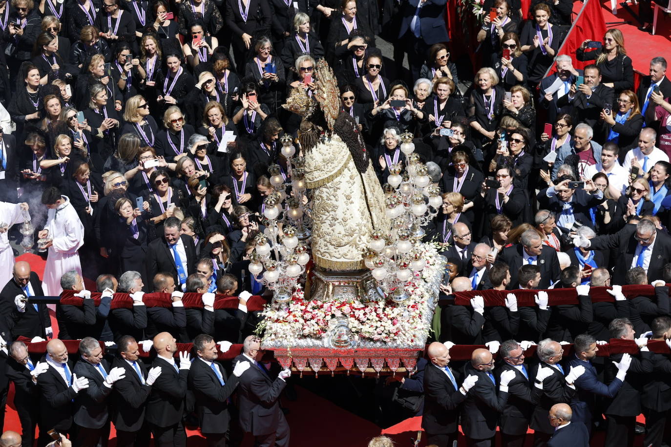 Las mejores imágenes de la procesión extraordinaria por el centenario de la Coronación de la Virgen de los Desamparados