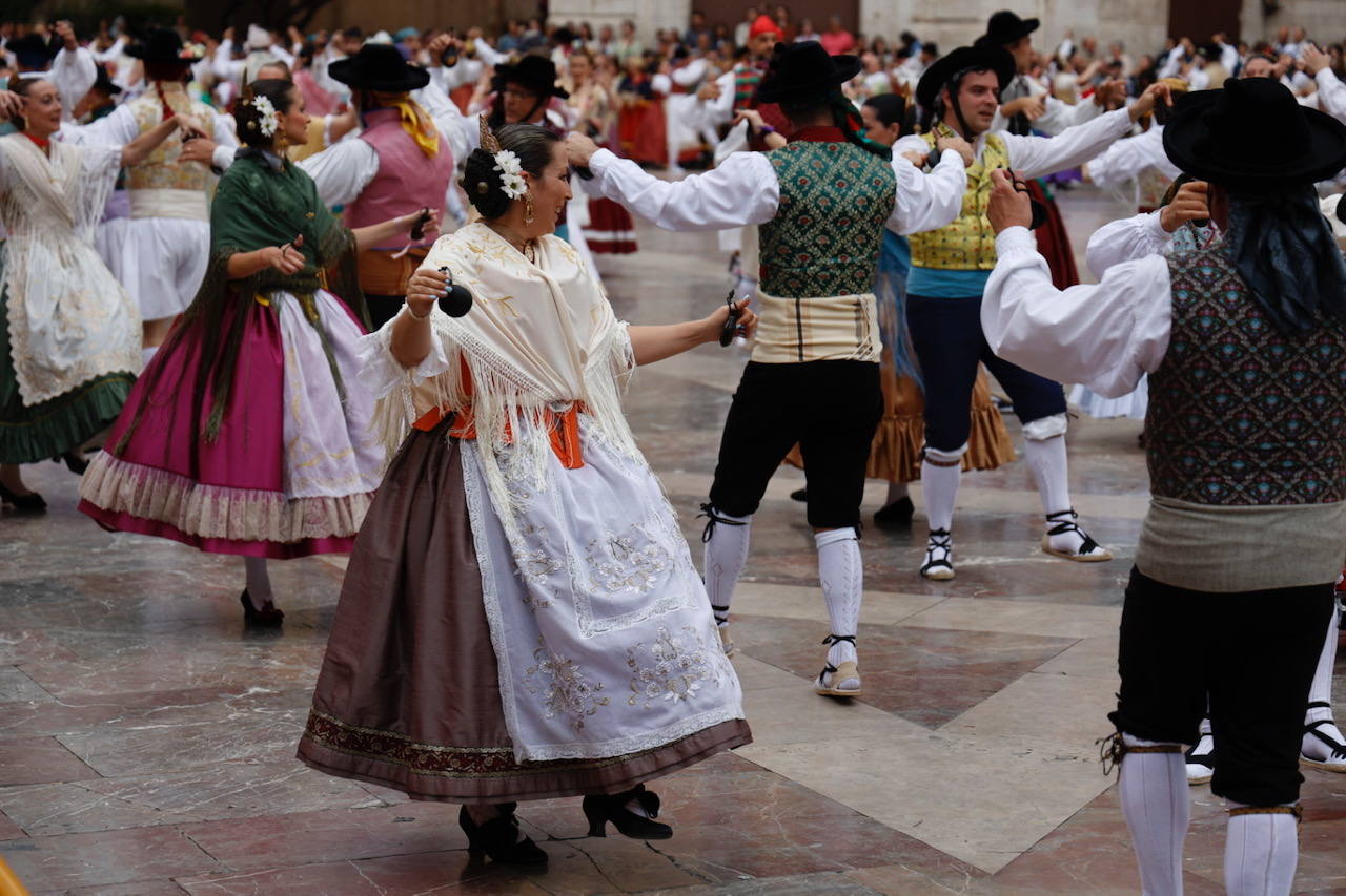 Así ha sido la dansà dels Pobles por el Centenario de la Coronación de la Virgen