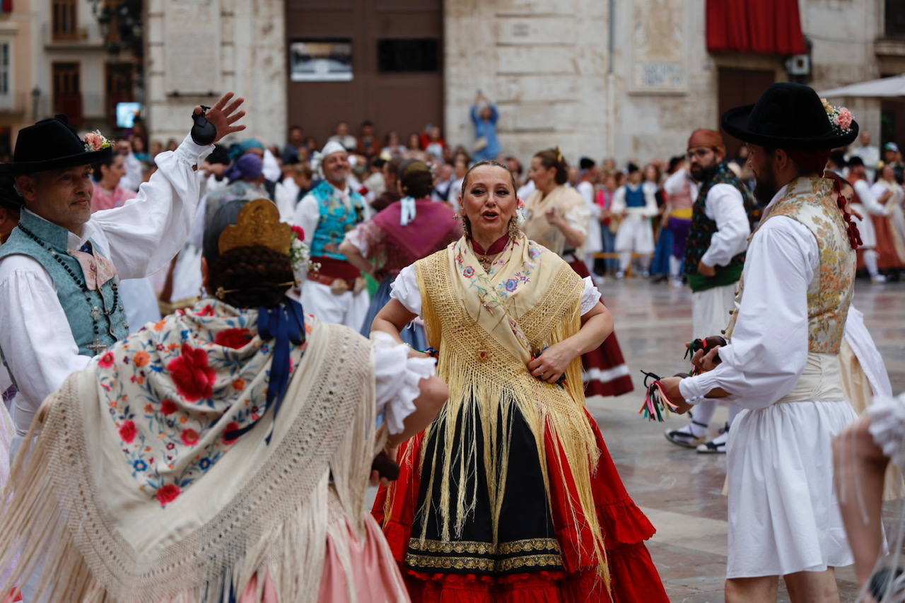 Así ha sido la dansà dels Pobles por el Centenario de la Coronación de la Virgen