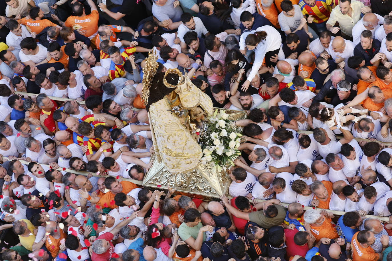 Así ha sido el Traslado de la Virgen de los Desamparados