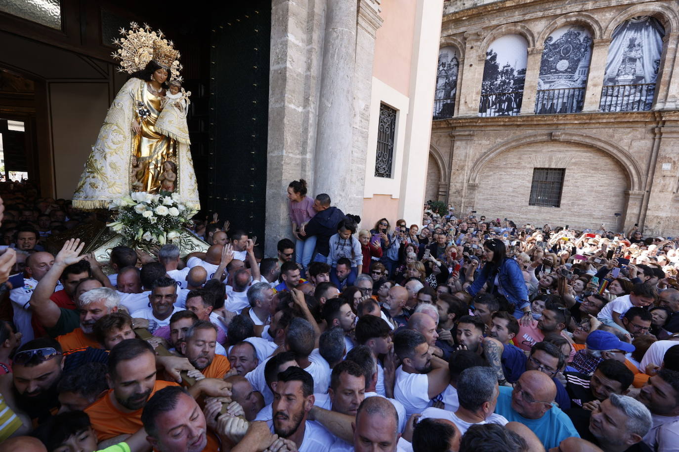 Así ha sido el Traslado de la Virgen de los Desamparados