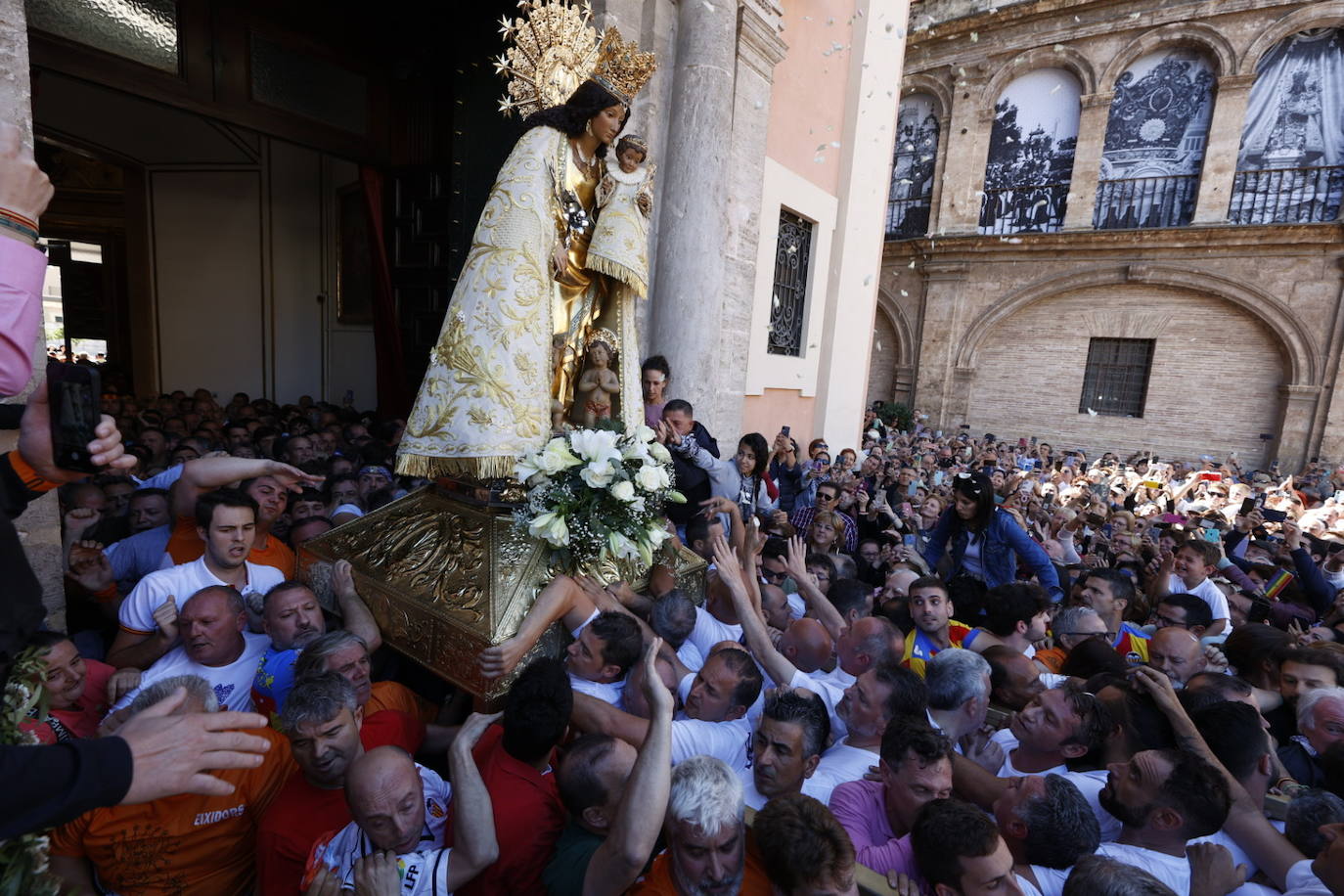 Así ha sido el Traslado de la Virgen de los Desamparados