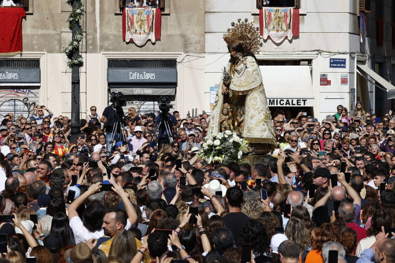 Así ha sido el Traslado de la Virgen de los Desamparados