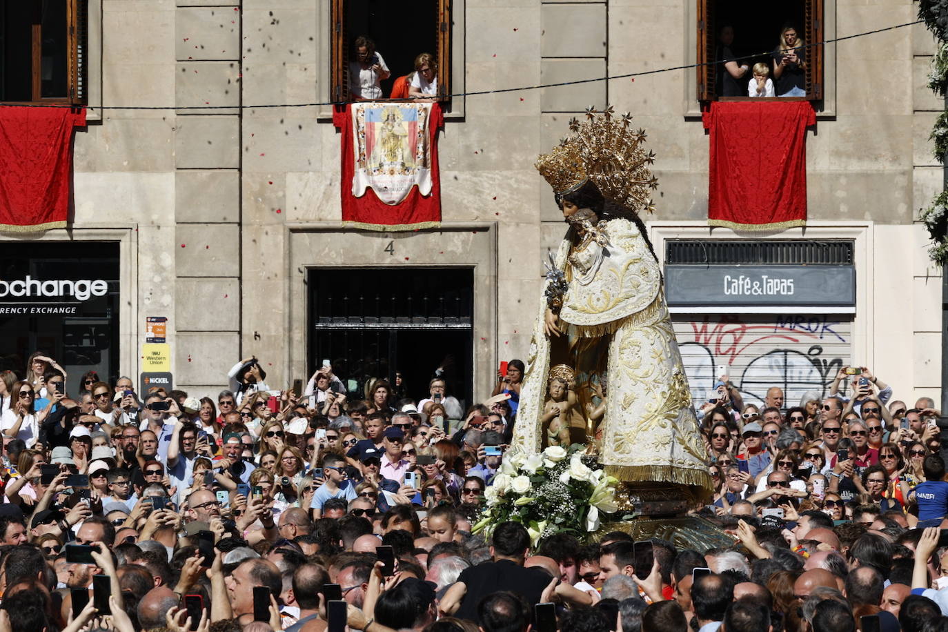 Así ha sido el Traslado de la Virgen de los Desamparados