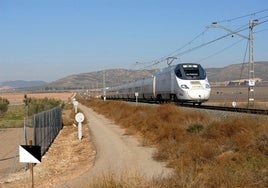 Un tren de la línea Valencia-Alicante.