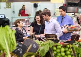 Juan Carlos Caballero, este lunes, en el mercado de Algirós.