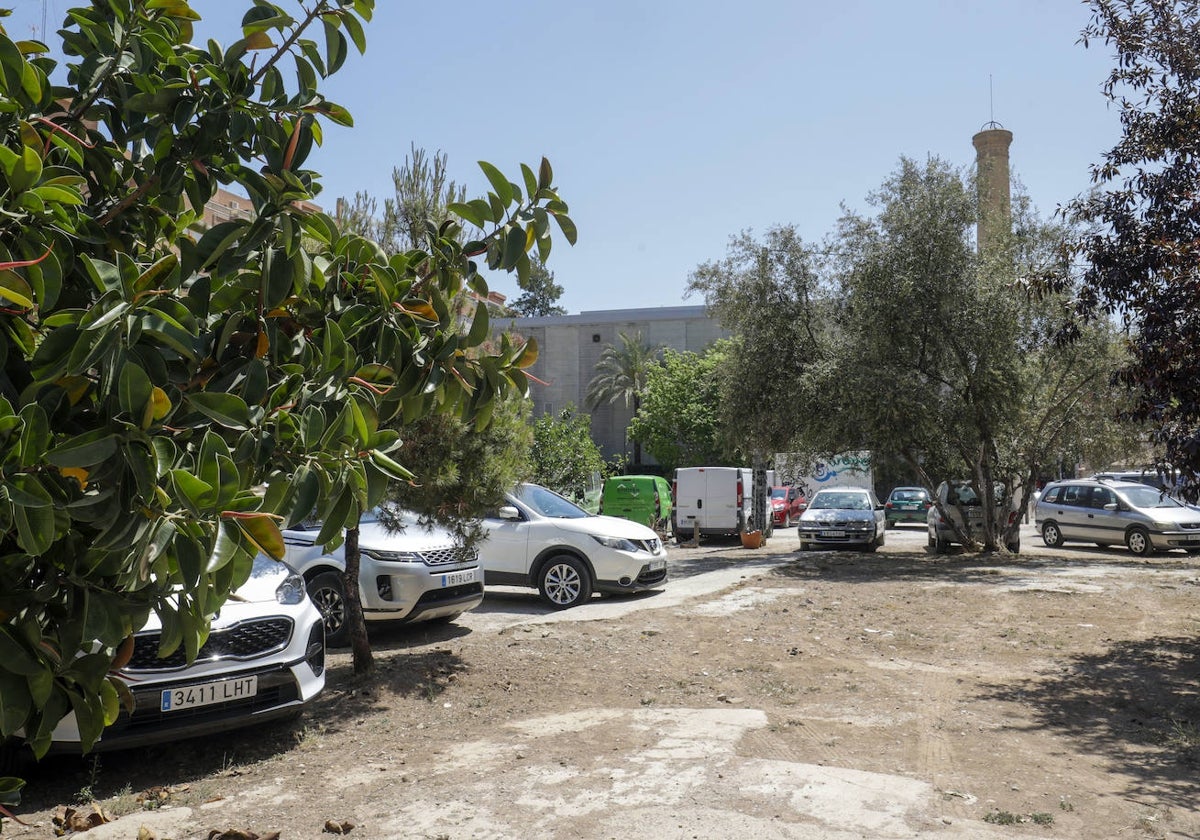 Solar situado en la calle Campos Crespo, junto a la subestación de Patraix, donde hay pendiente hacer una plaza.