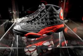 Zapatillas Air Jordan XIII firmadas por el jugador.