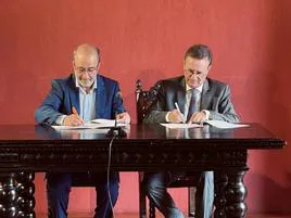 Firma del convenio entre Alzira y el Colegio de Notarial.