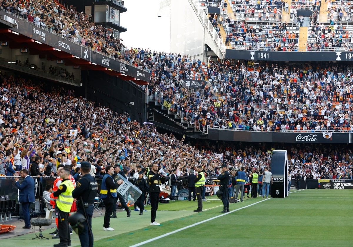 Mestalla minutos previos al partido contra el Valladolid.