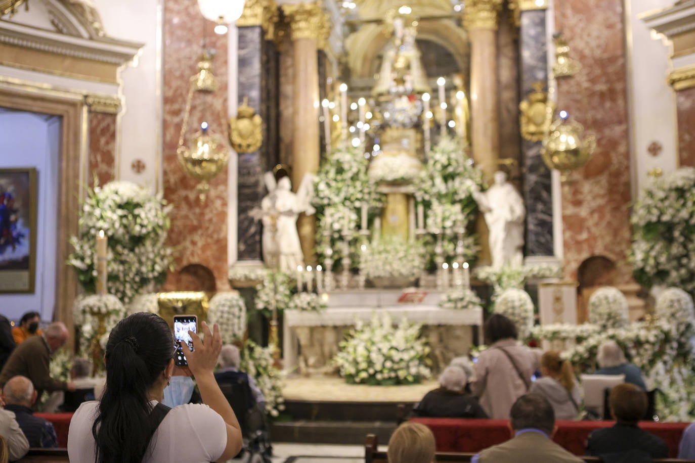 Ofrenda de los floristas a la Virgen de los Desamparados