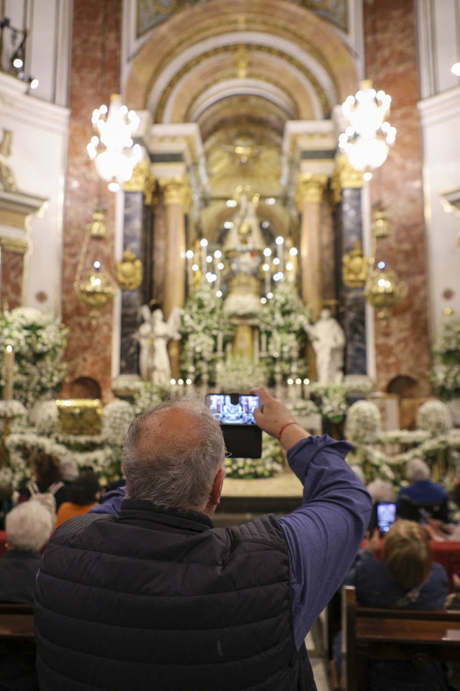 Ofrenda de los floristas a la Virgen de los Desamparados