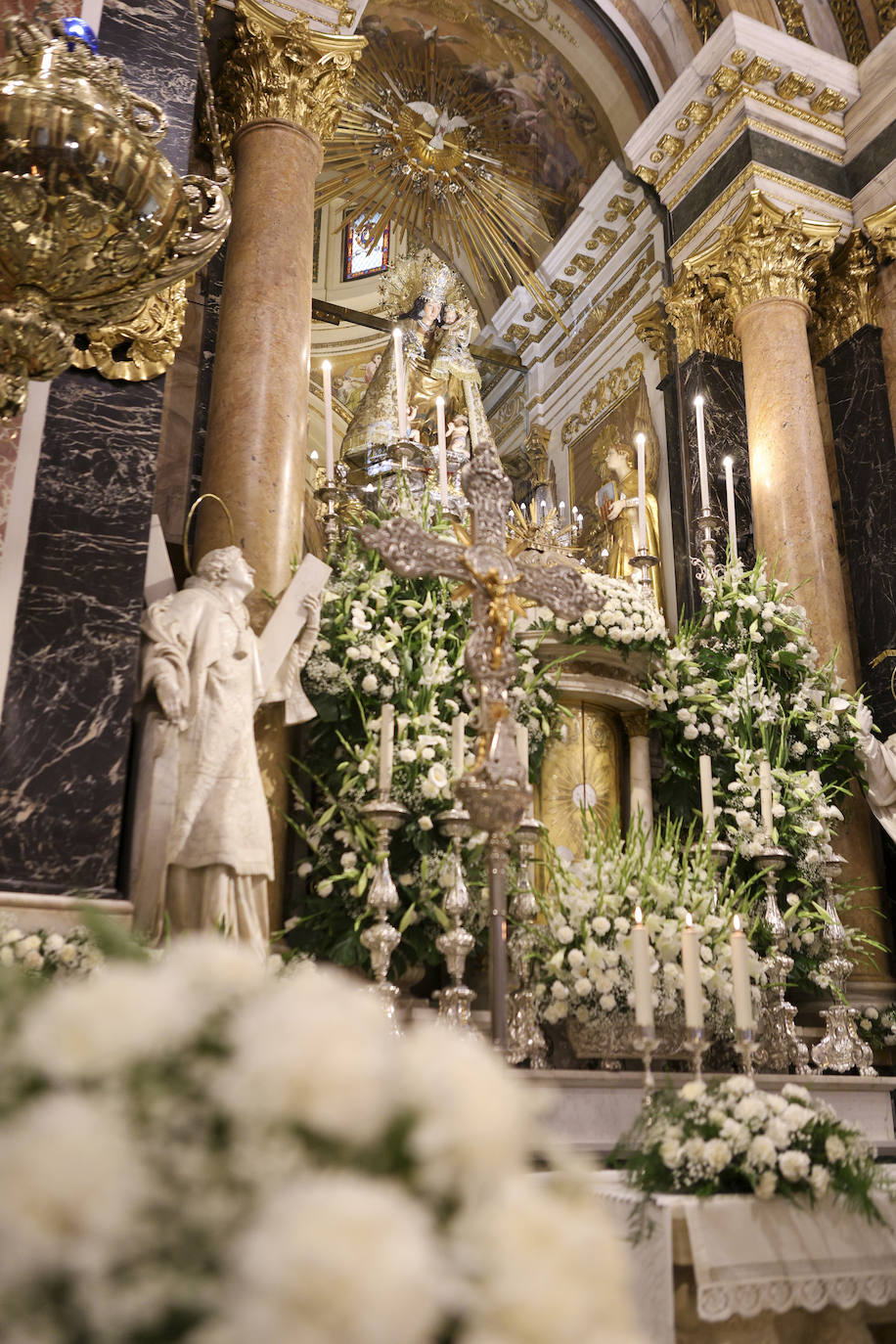 Ofrenda de los floristas a la Virgen de los Desamparados