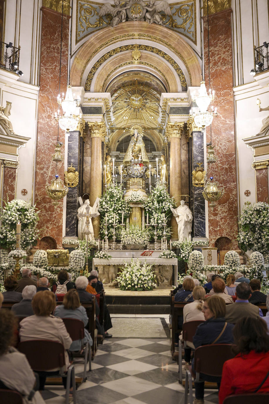 Ofrenda de los floristas a la Virgen de los Desamparados