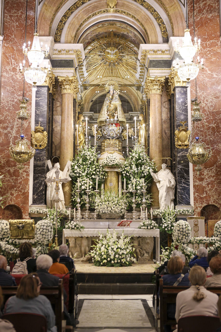 Ofrenda de los floristas a la Virgen de los Desamparados