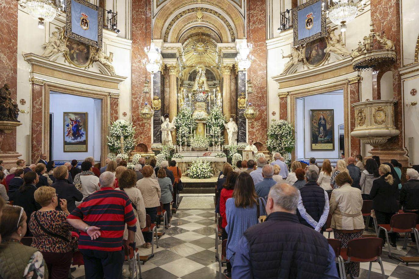 Ofrenda de los floristas a la Virgen de los Desamparados