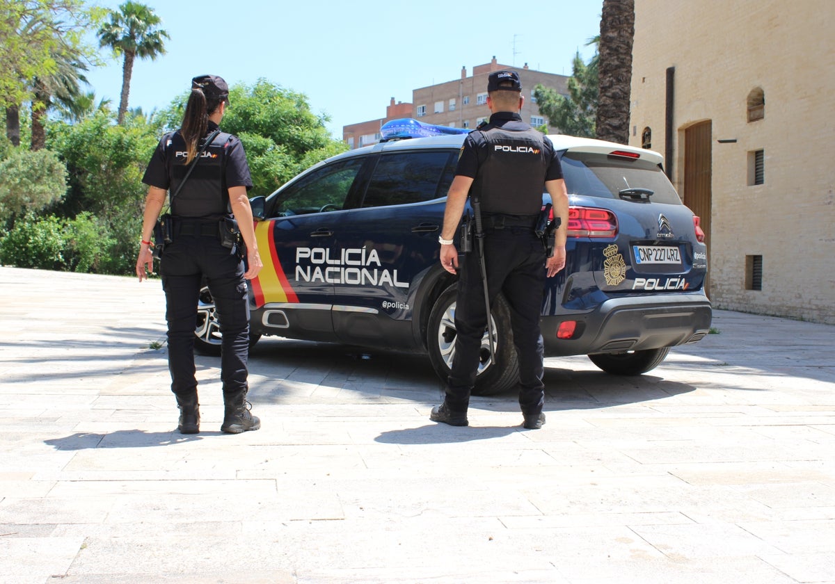 Dos policías nacionales en una imagen de archivo.