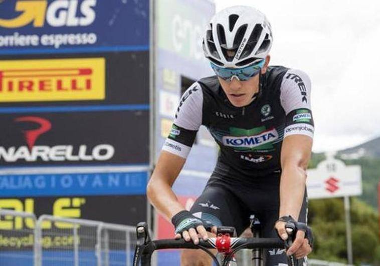 Arturo Grávalos en una carrera de ciclismo.