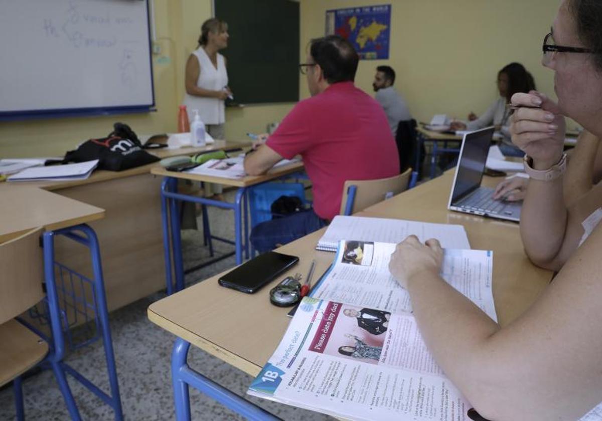 Estudiantes en una Escuela Oficial de Idiomas