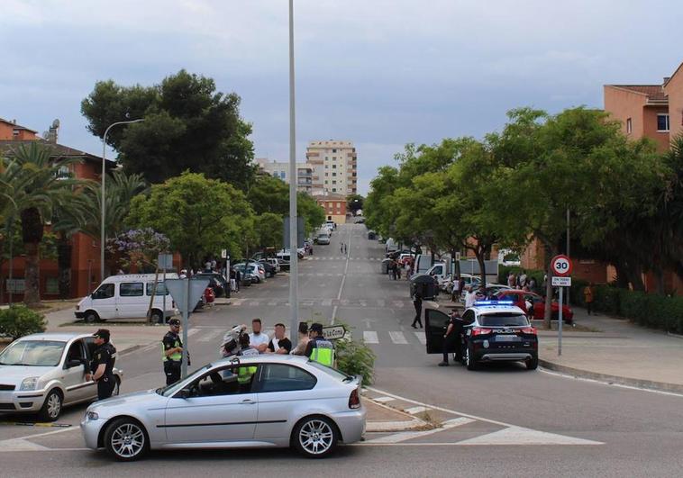 Operativo policial en La Coma este jueves.