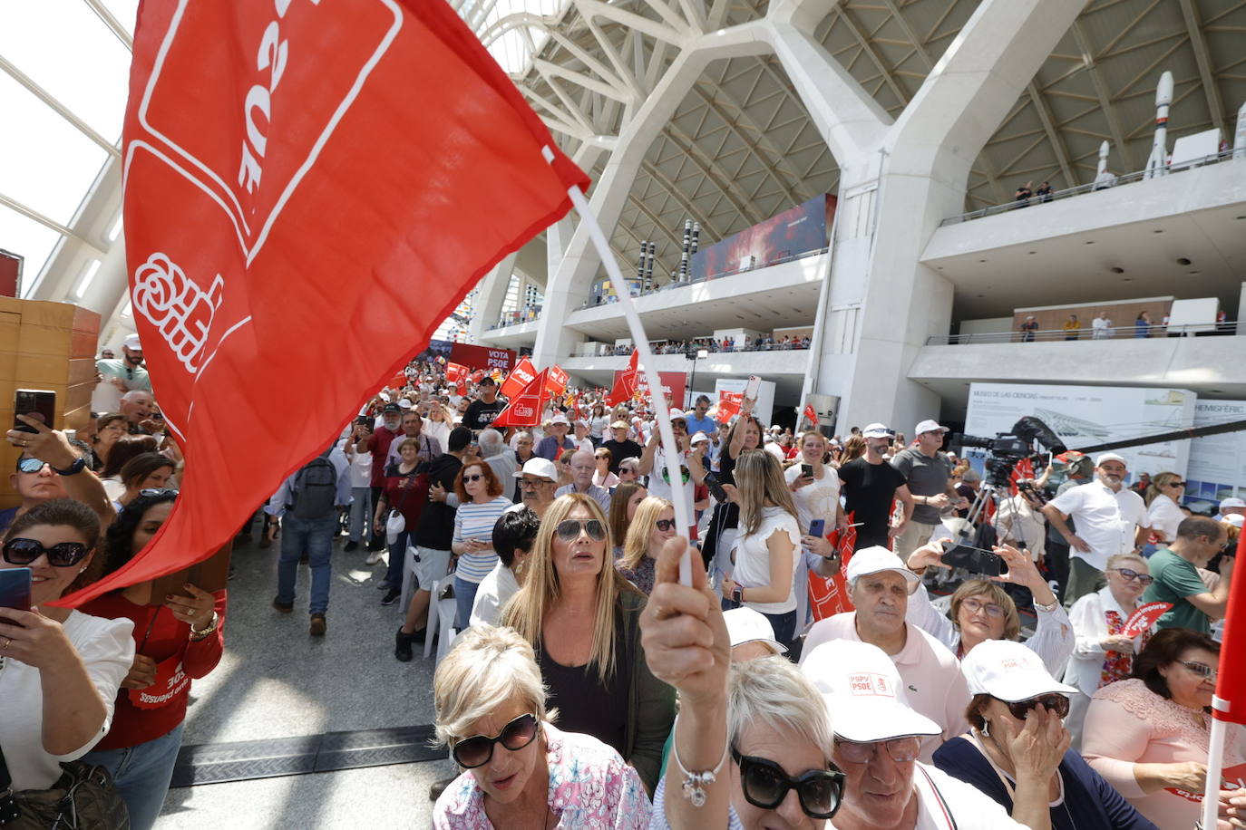 Fotos del mitin de Pedro Sánchez en Valencia antes del 28-M