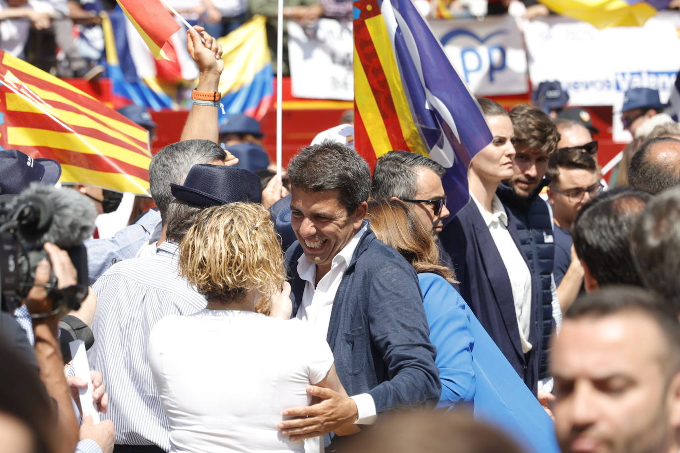 Fotos: el PP llena la plaza de toros en su mitin en Valencia