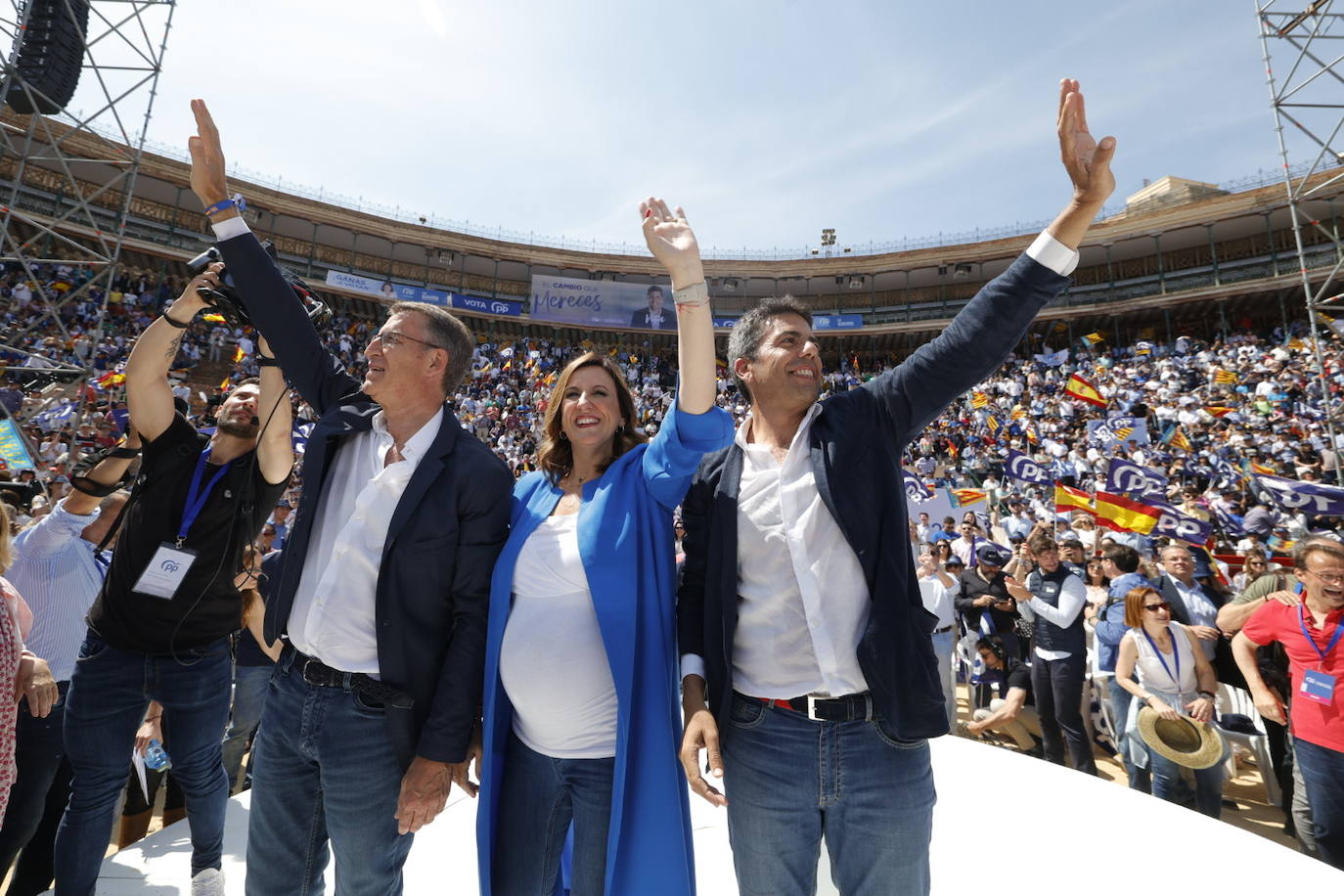 Fotos: el PP llena la plaza de toros en su mitin en Valencia