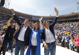 La plaza de toros, llena en el mitin de Mazón, Catalá y Feijóo.