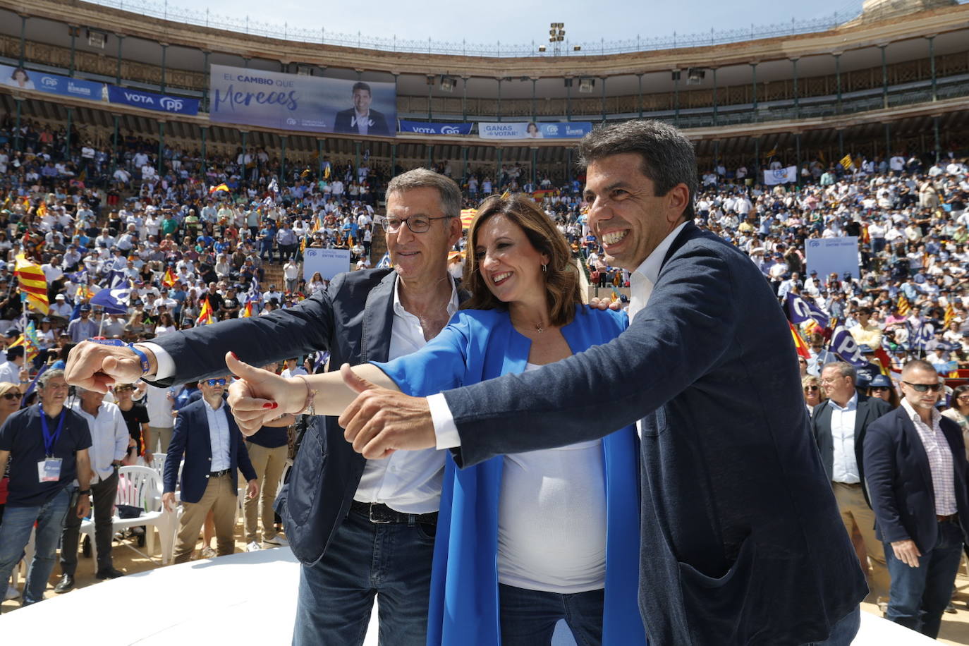 Fotos: el PP llena la plaza de toros en su mitin en Valencia