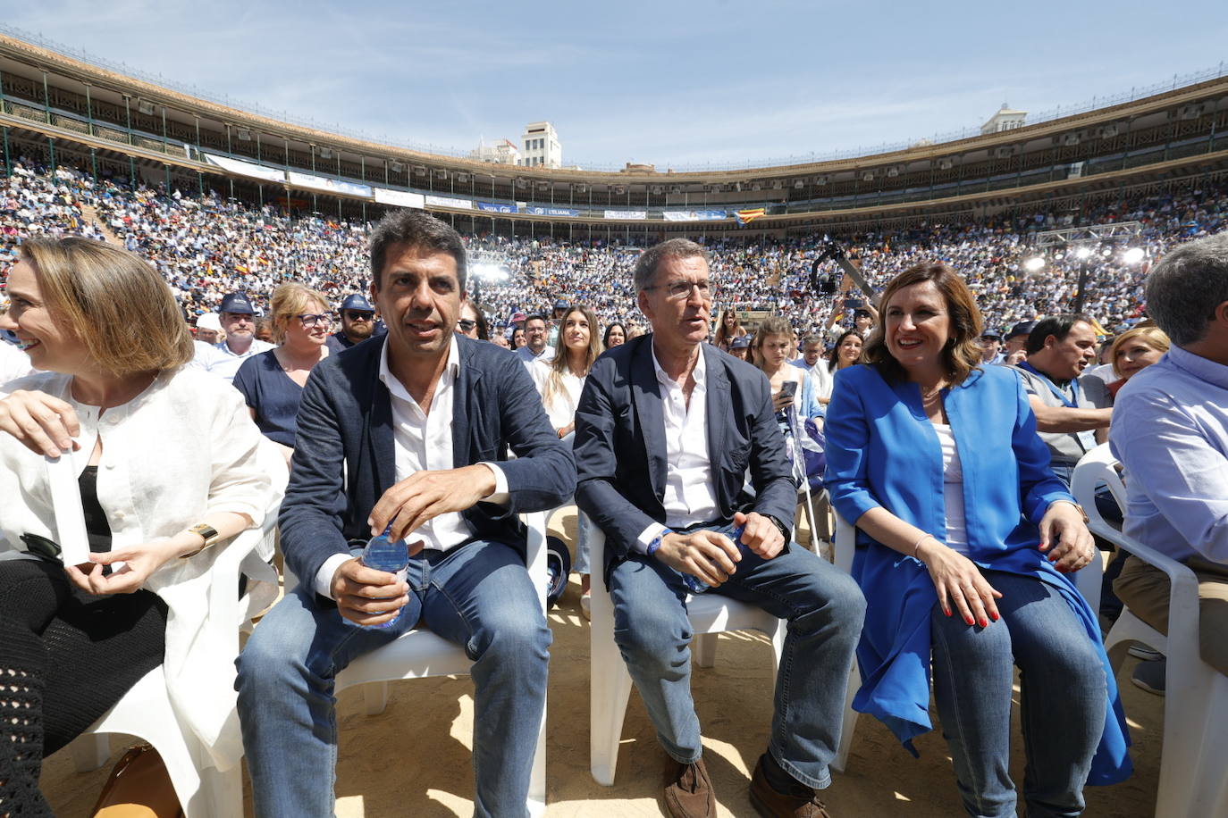 Fotos: el PP llena la plaza de toros en su mitin en Valencia