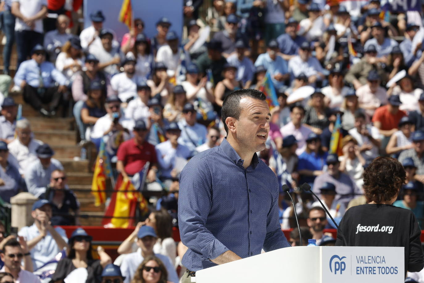 Fotos: el PP llena la plaza de toros en su mitin en Valencia