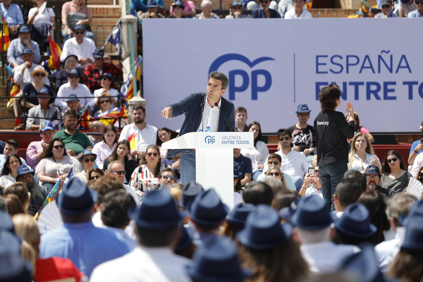 Fotos: el PP llena la plaza de toros en su mitin en Valencia